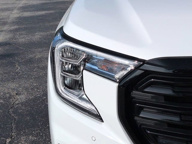 Used 2024 GMC Terrain SLT w/ Tech Package FWD image 9
