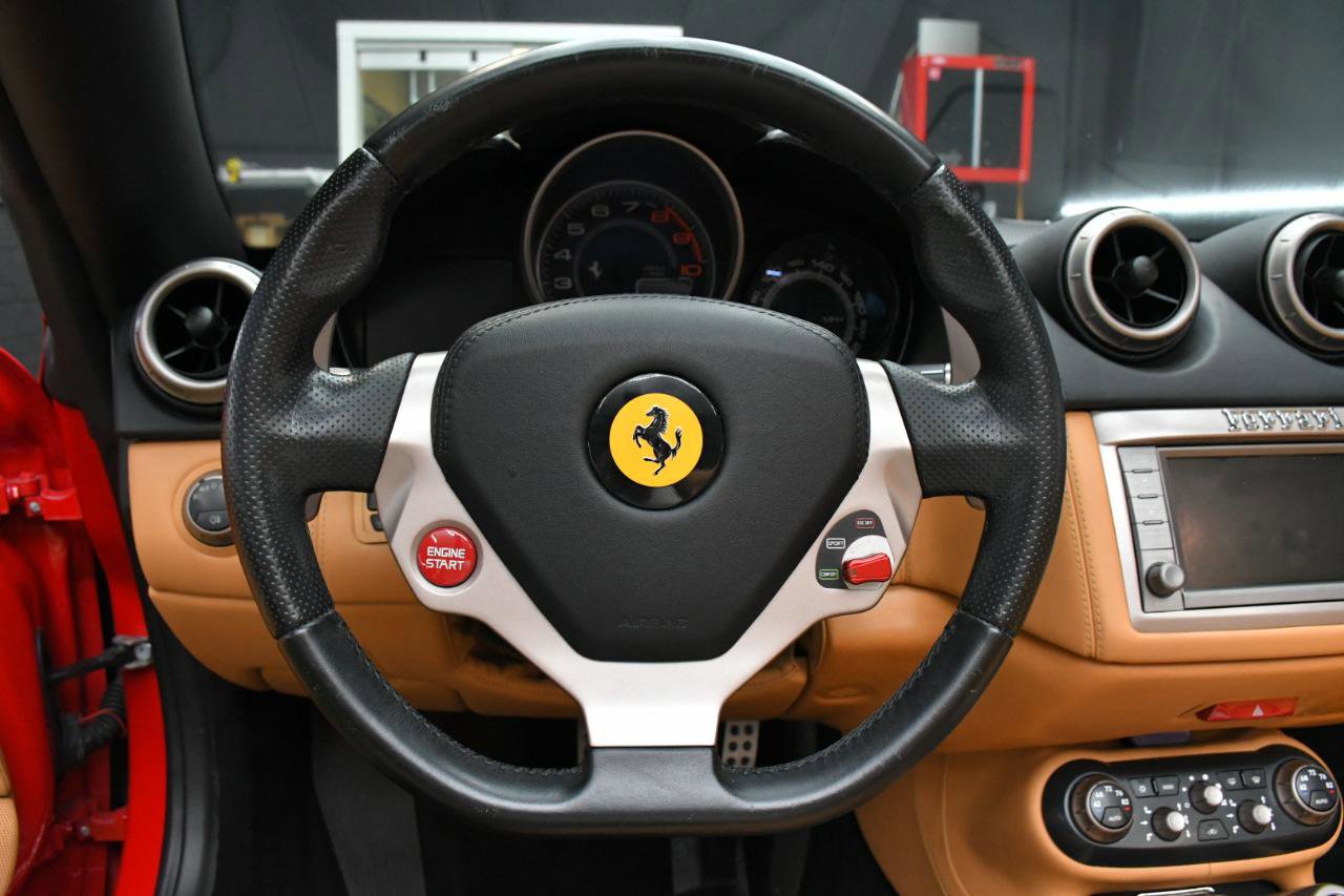 Used 2014 Ferrari California RWD image 26