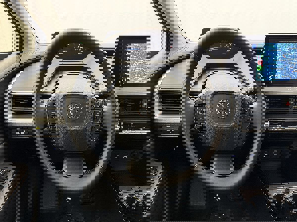 Used 2025 Toyota Prius LE image 9