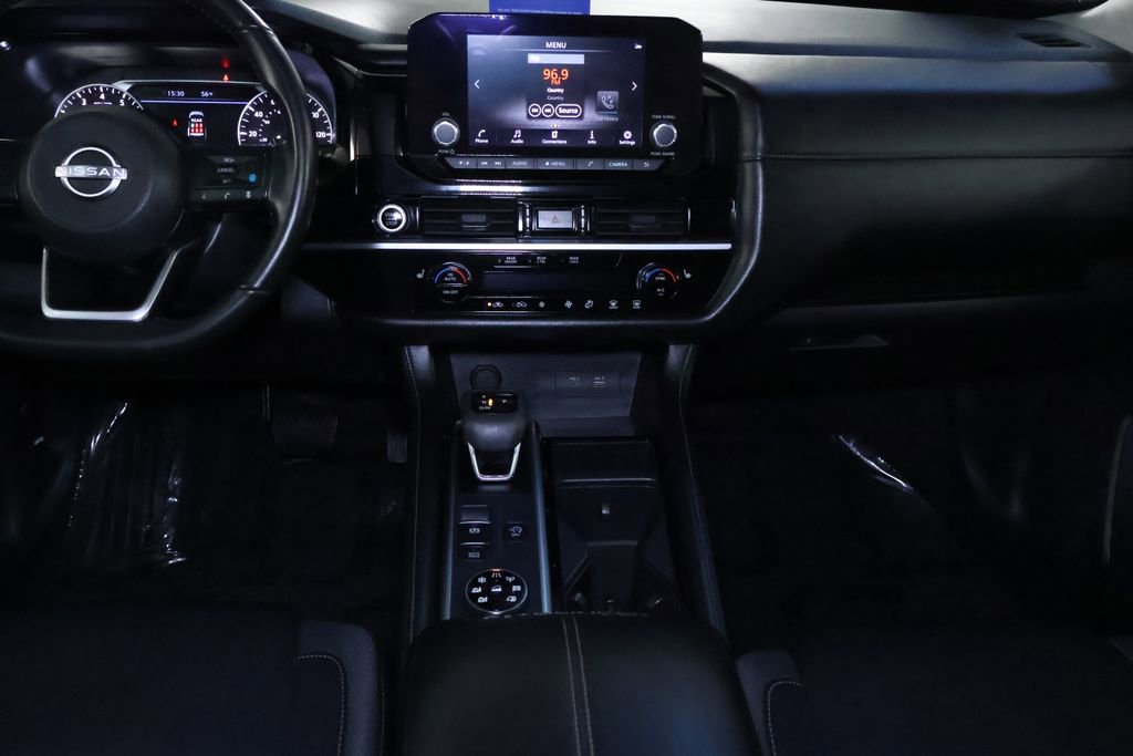 Used 2024 Nissan Pathfinder SV image 16