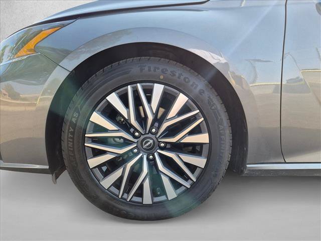 Used 2023 Nissan Altima 2.5 SV w/ SV Premium Package FWD image 26
