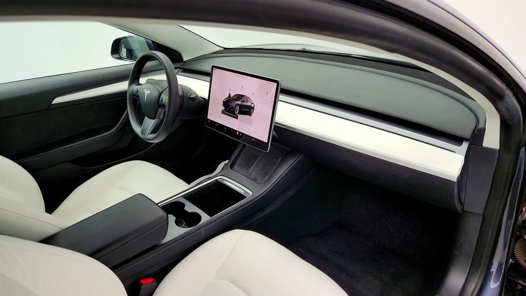 Used 2023 Tesla Model 3 Standard Range image 29
