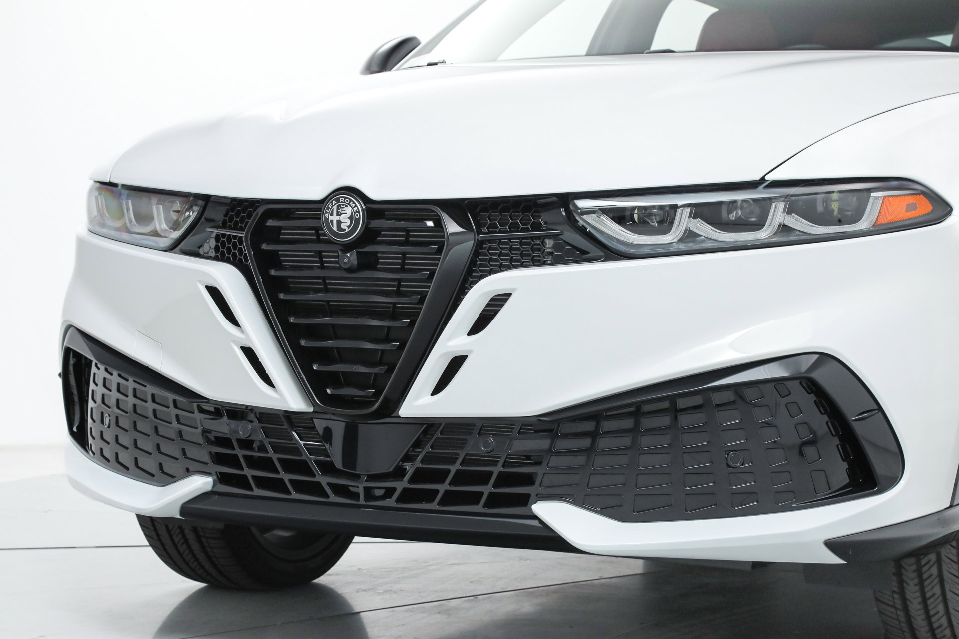 New 2026 Alfa Romeo Tonale Veloce w/ Quick Order Package 23H Volce image 9