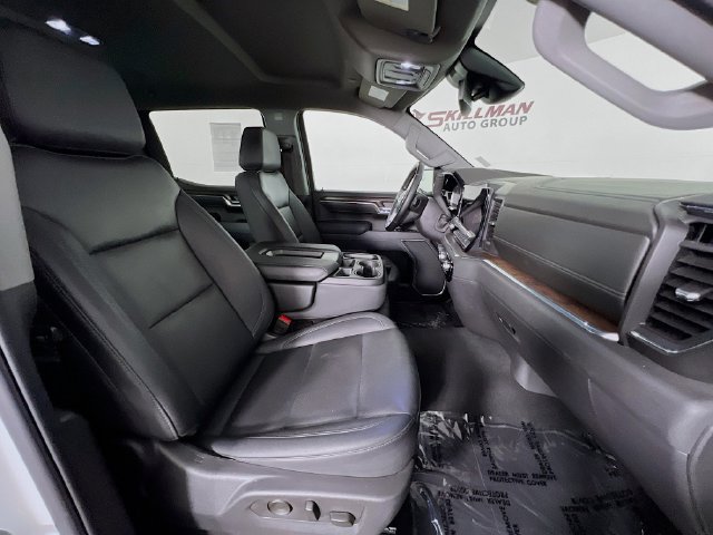 Used 2025 GMC Sierra 1500 SLT AWD/4WD image 40