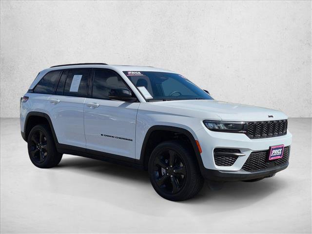 Used 2023 Jeep Grand Cherokee Altitude AWD/4WD image 3