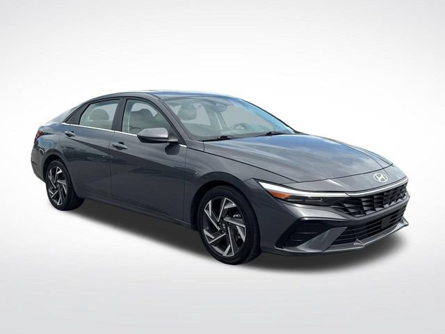 Used 2025 Hyundai Elantra SEL FWD image 9
