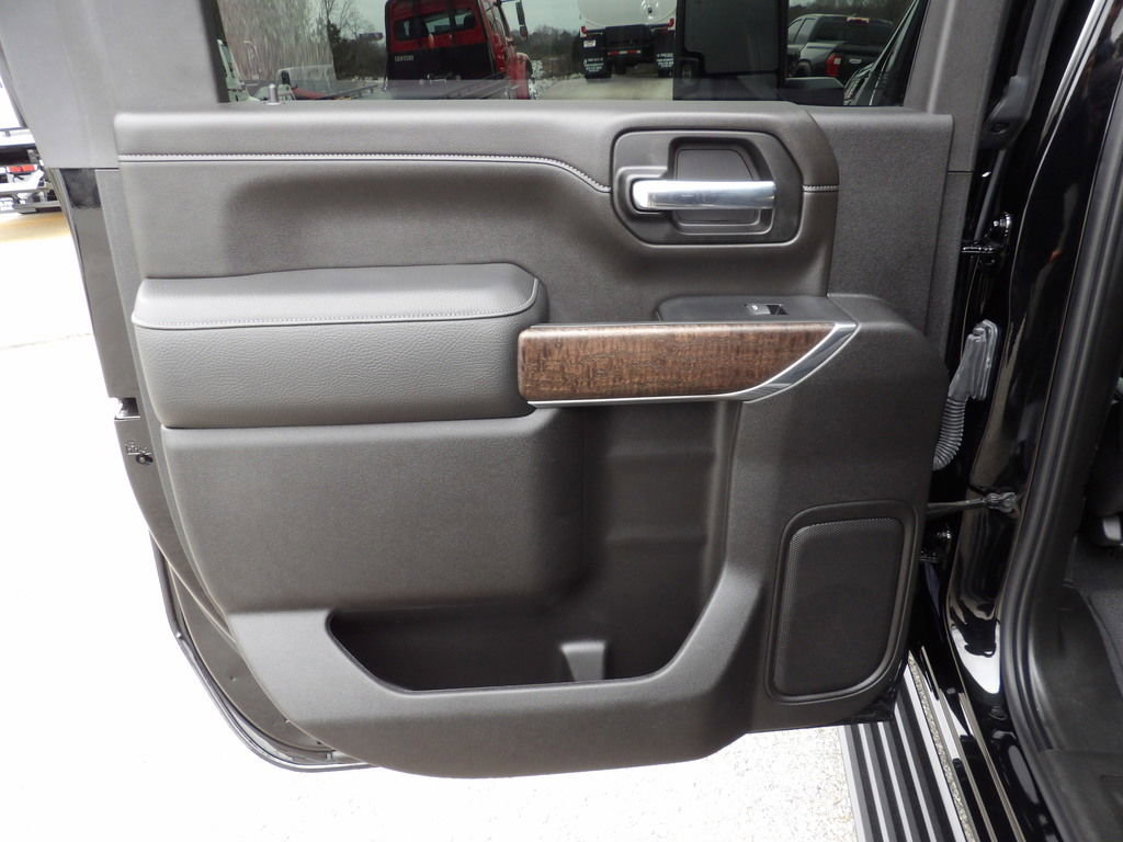 Used 2023 GMC Sierra 3500 Denali w/ Denali Ultimate Package AWD/4WD image 30