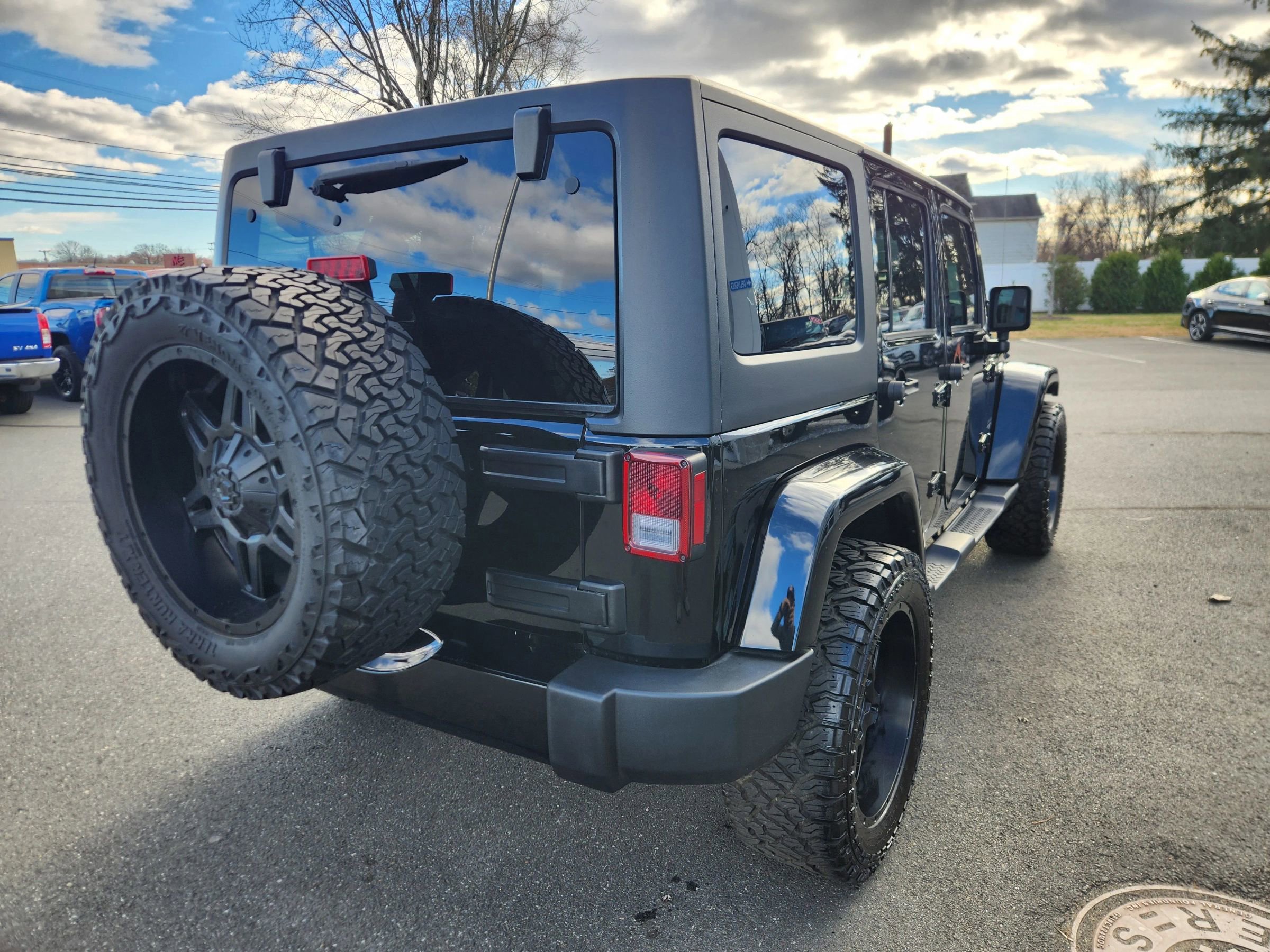 Used 2018 Jeep Wrangler Unlimited Sahara image 13