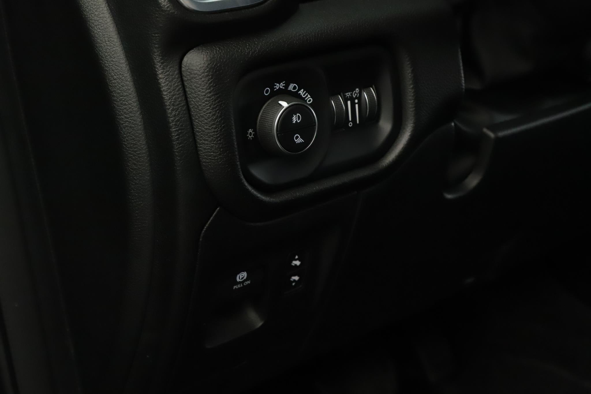 Used 2024 RAM 1500 Laramie AWD/4WD image 9