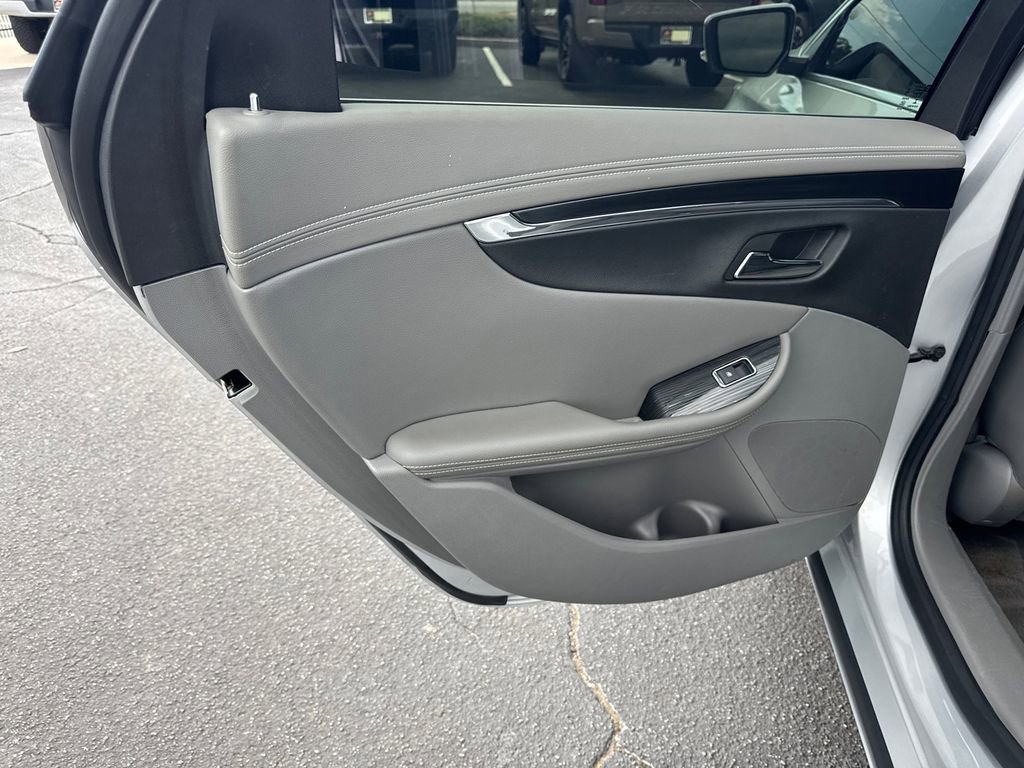 Used 2018 Chevrolet Impala Premier w/ Premier Confidence Package FWD image 22
