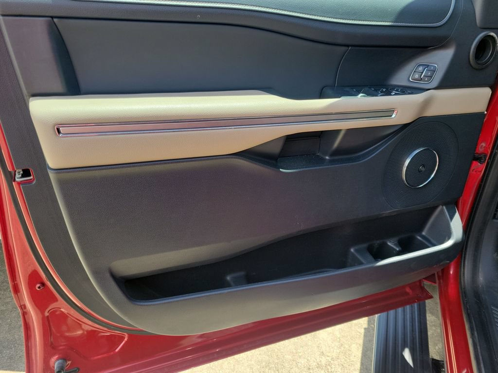 Used 2022 Ford Expedition Limited RWD image 13