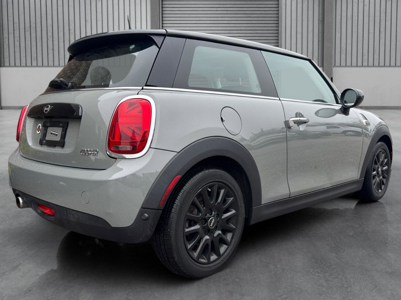 Used 2021 MINI Cooper 2-Door Hardtop w/ Storage Package image 31