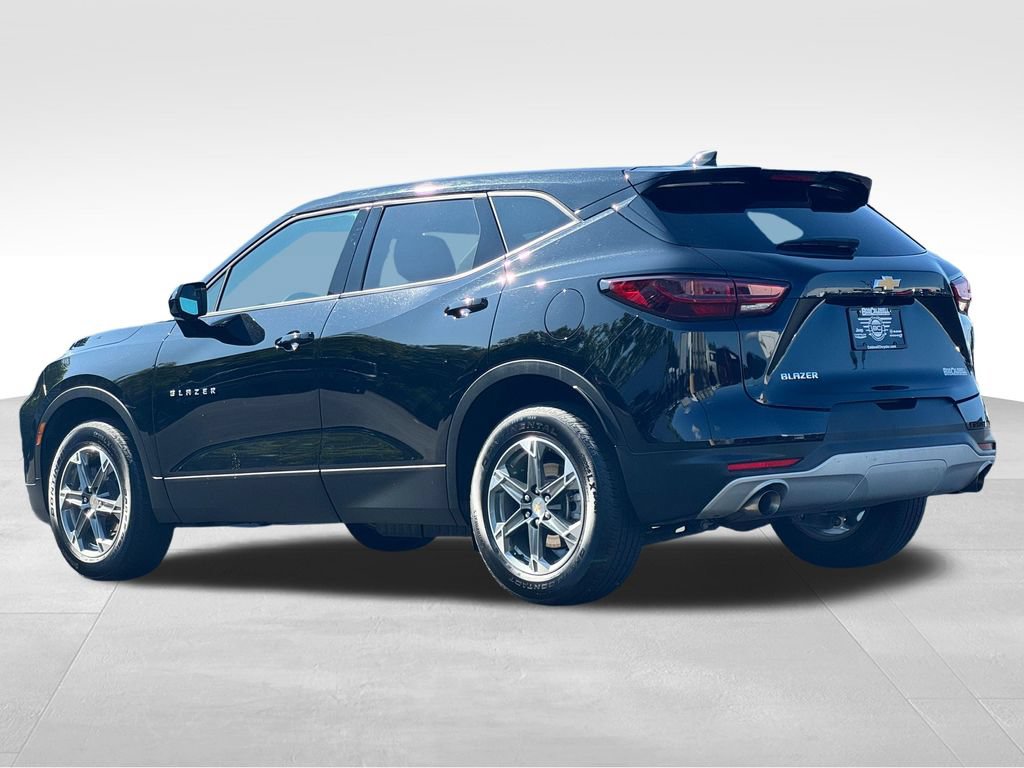 Used 2025 Chevrolet Blazer LT FWD image 5