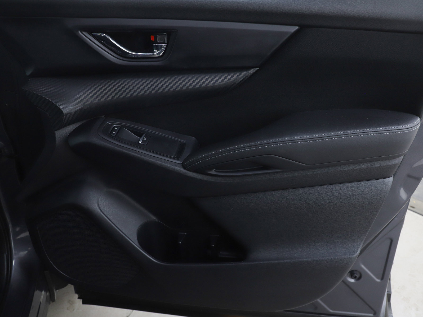 Used 2024 Subaru Ascent Premium w/ Convenience Package image 9