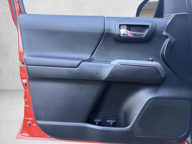 Used 2017 Toyota Tacoma TRD Sport w/ Tow Package (A/T) image 10