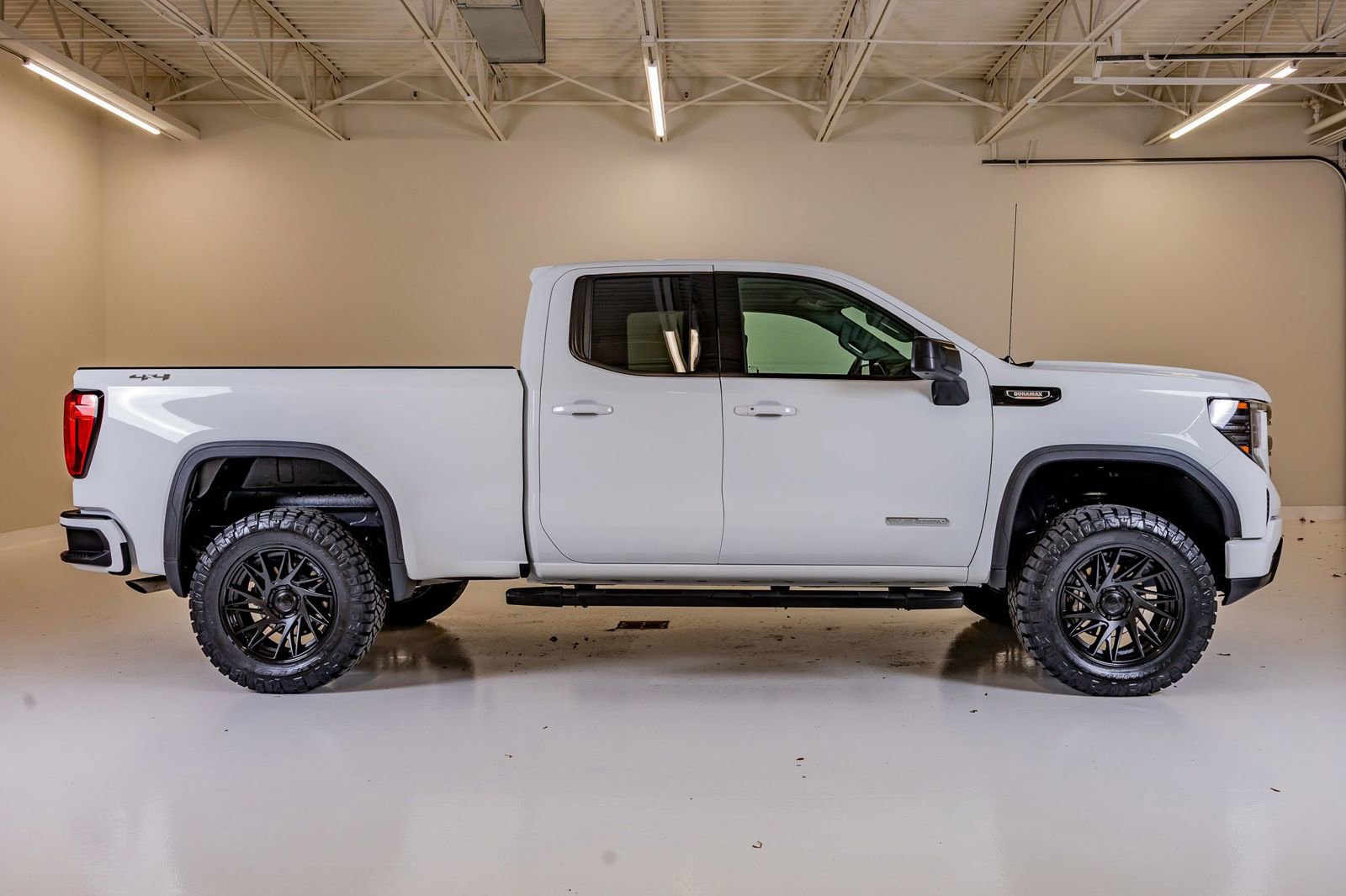 Used 2023 GMC Sierra 1500 Elevation AWD/4WD image 11