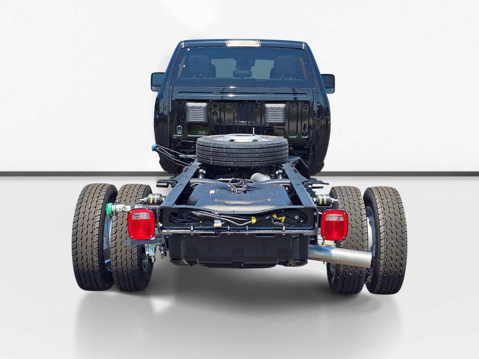 New 2027 RAM 4500 Tradesman w/ Chrome Appearance Group AWD/4WD image 11