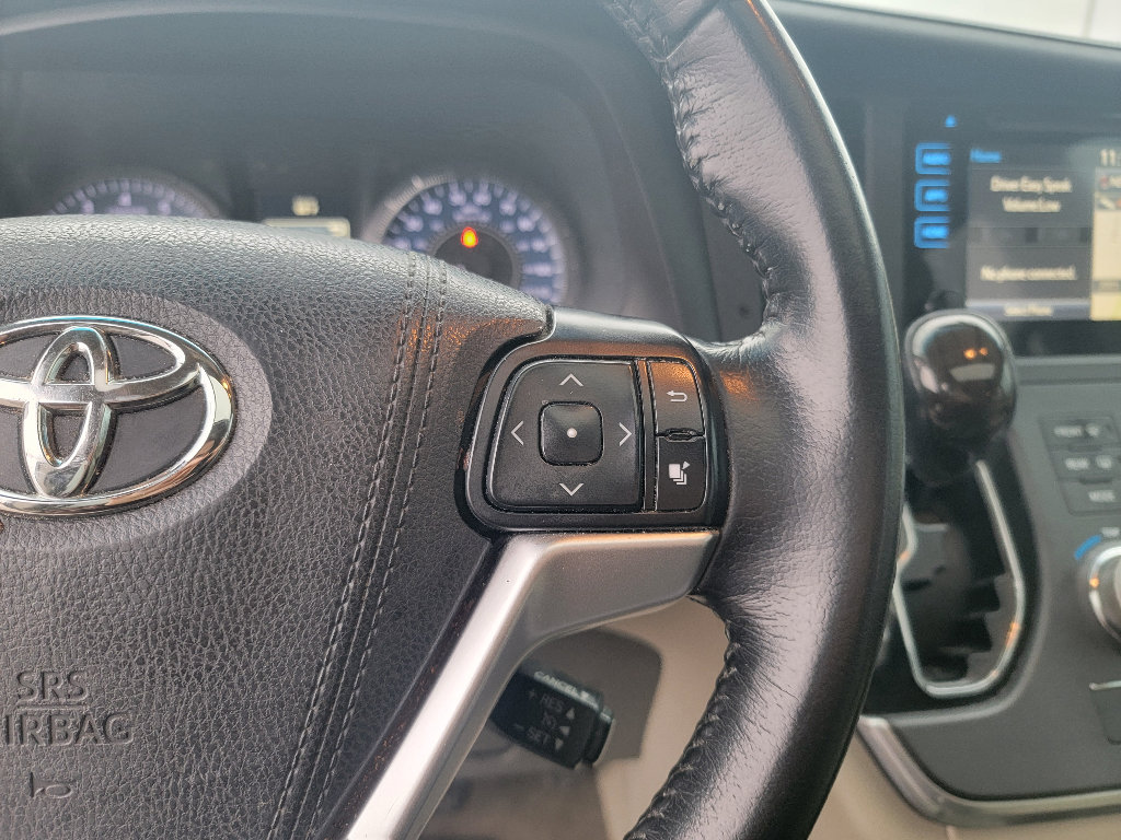 Used 2015 Toyota Sienna XLE w/ XLE Navigation Package image 16