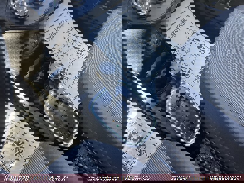 Used 2015 Toyota Yaris L image 28