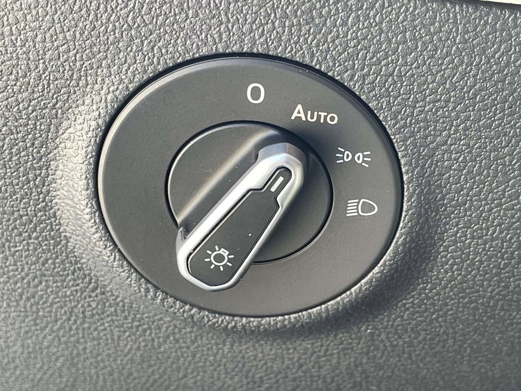 Used 2025 Volkswagen Taos S FWD image 15