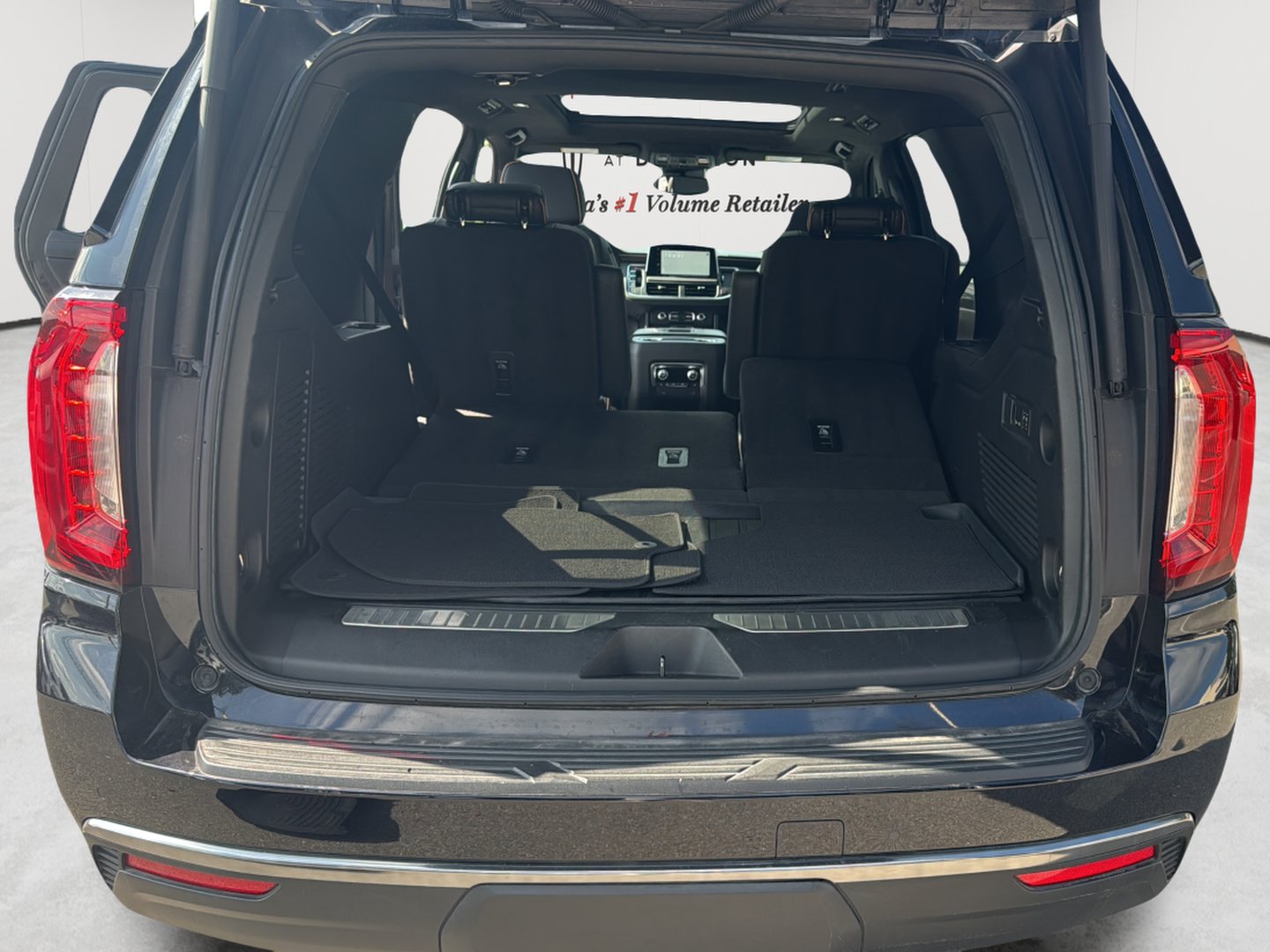 Used 2024 GMC Yukon AT4 w/ Technology Package AWD/4WD image 26