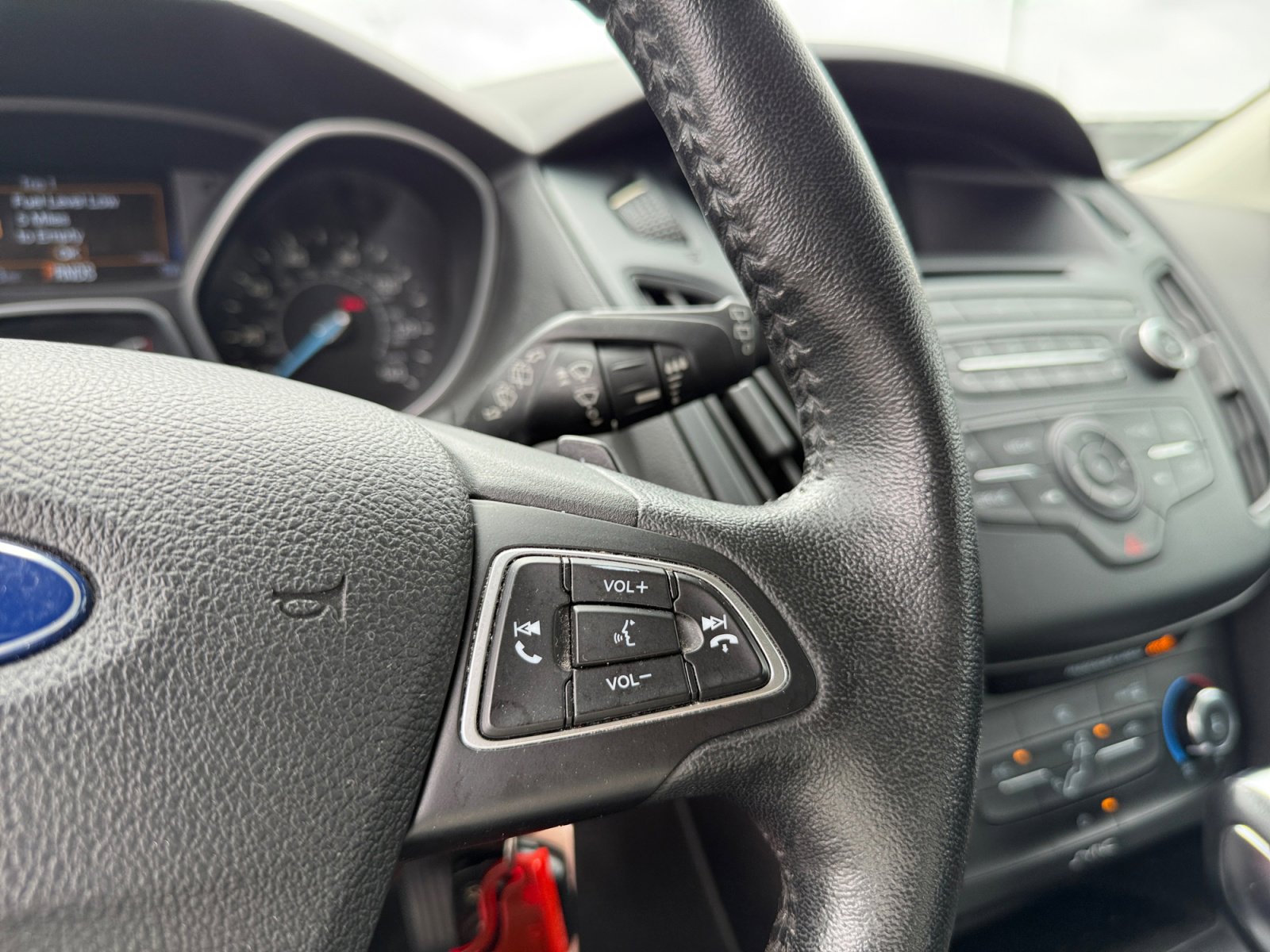 Used 2016 Ford Focus SE w/ SE Sport Package image 16