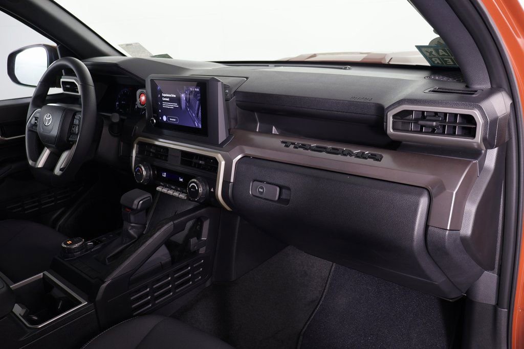 Used 2025 Toyota Tacoma TRD Sport AWD/4WD image 9
