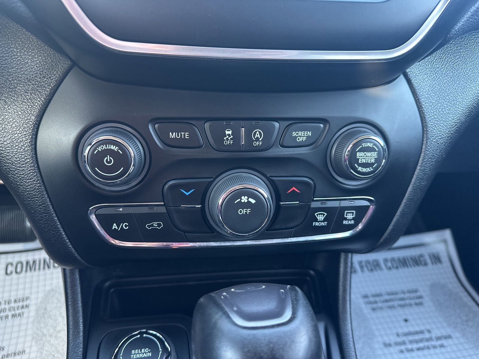 Used 2020 Jeep Cherokee Latitude Plus image 47