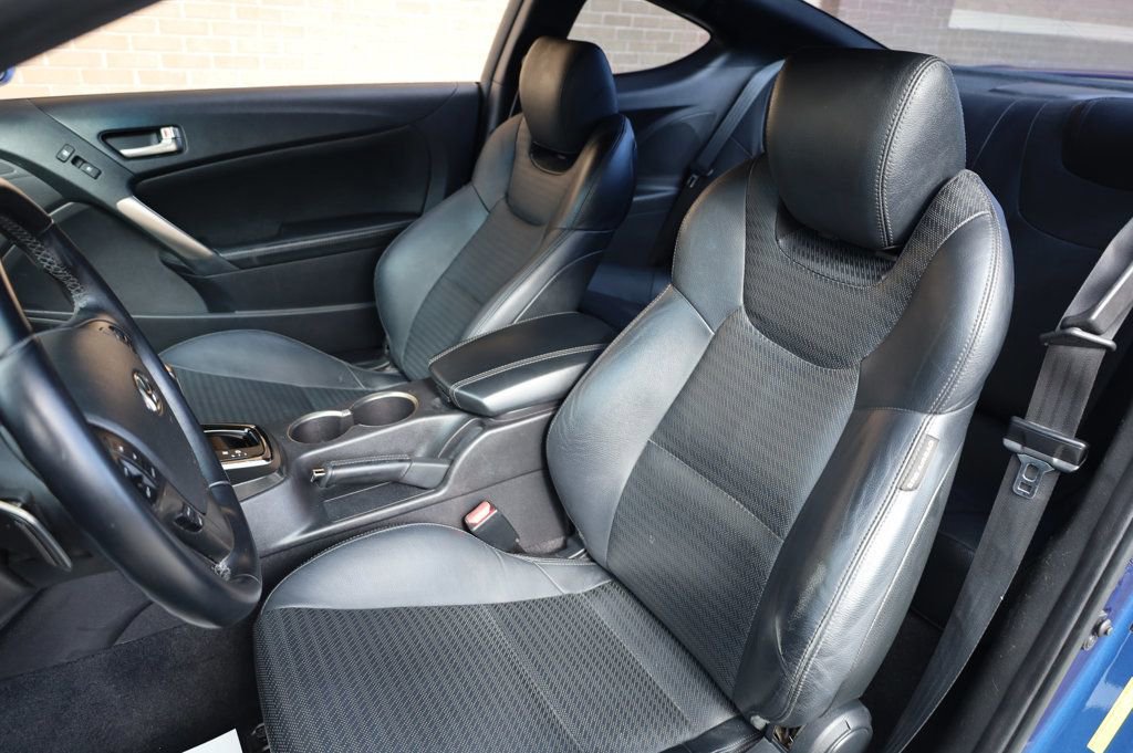 Used 2016 Hyundai Genesis Coupe 3.8 image 17