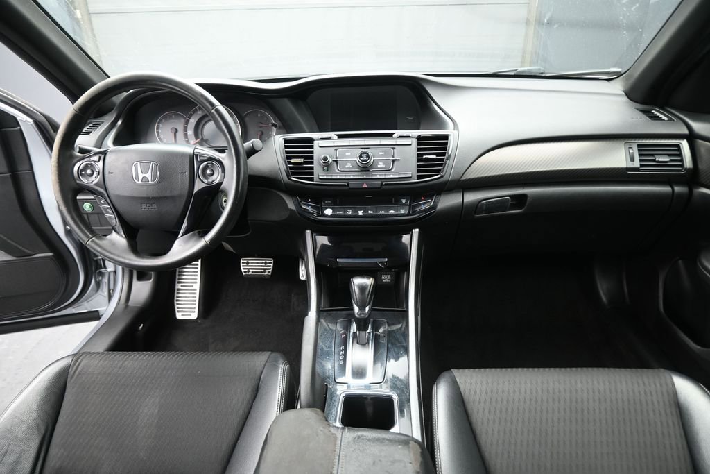 Used 2017 Honda Accord Sport image 25
