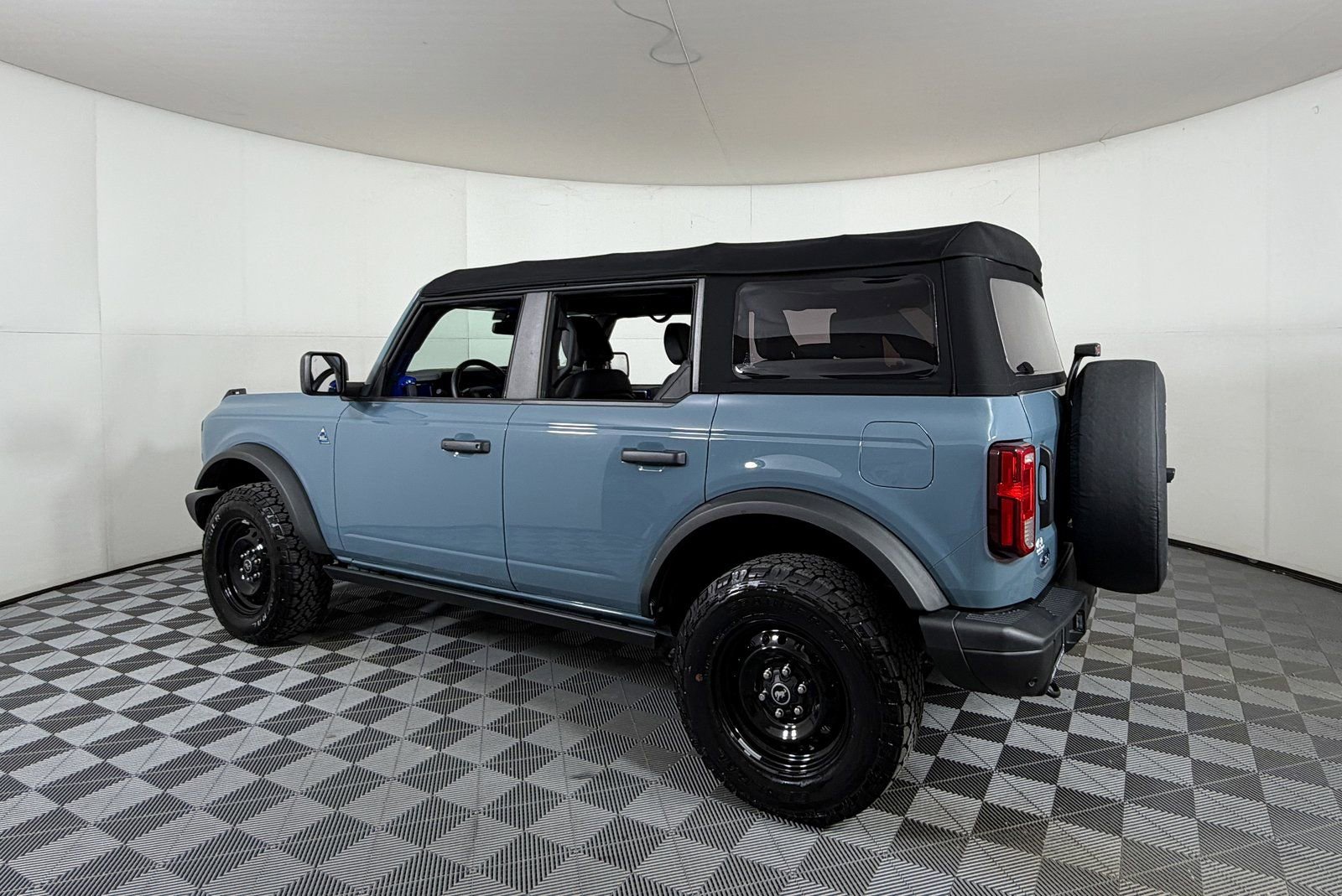 Used 2023 Ford Bronco Black Diamond image 3