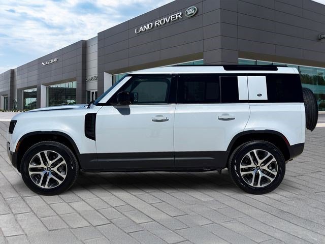 Used 2023 Land Rover Defender 110 SE image 2