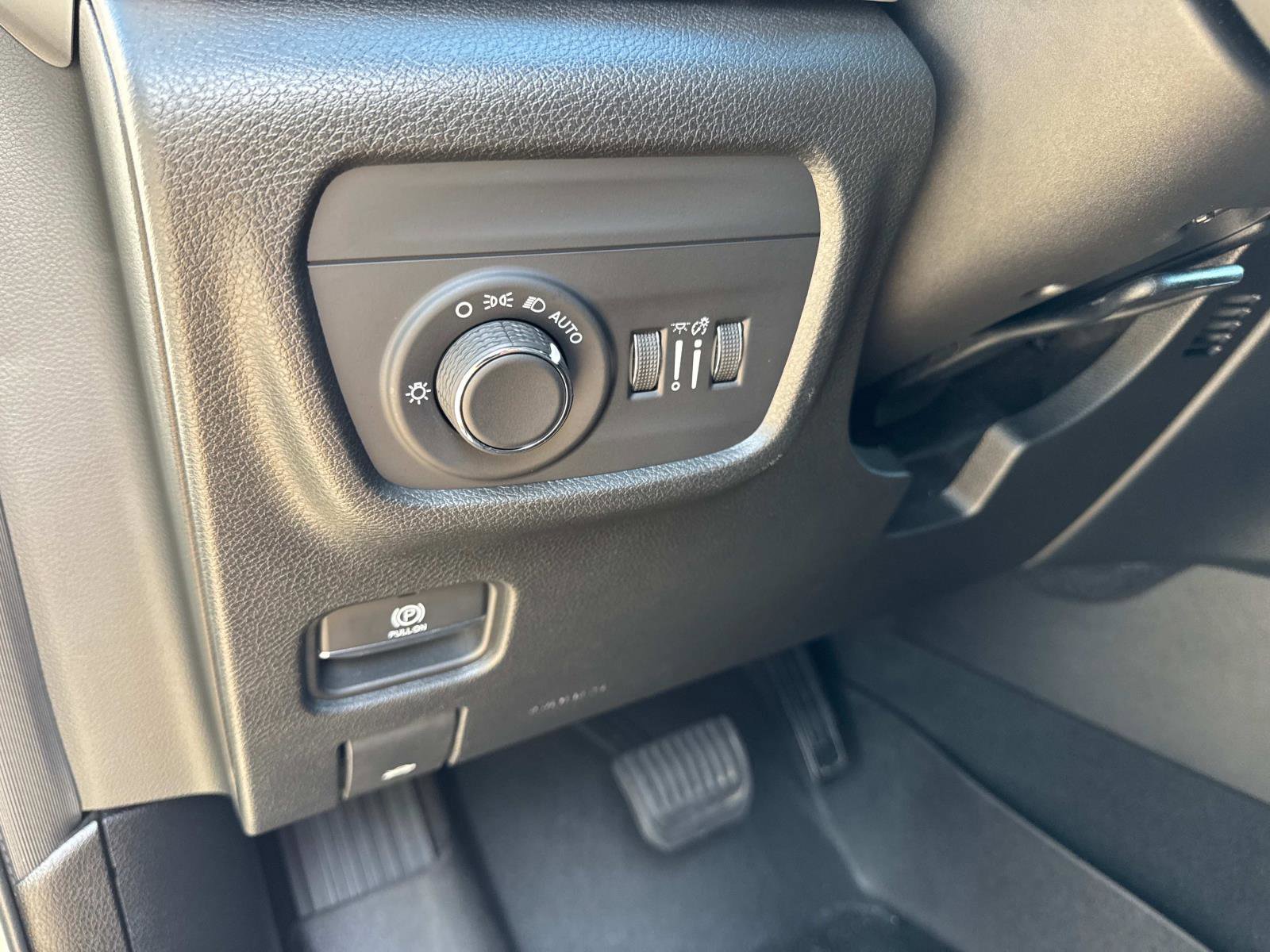 Certified 2022 Jeep Grand Cherokee L Laredo w/ Luxury Tech Group I image 30
