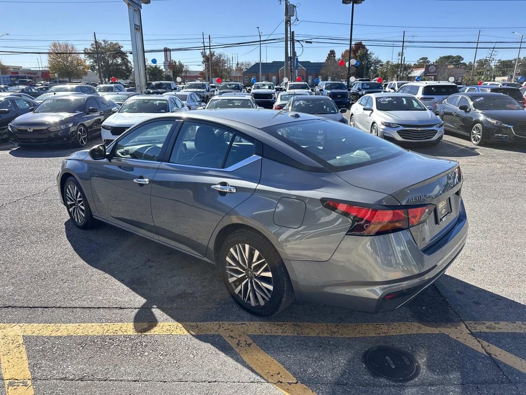 Used 2024 Nissan Altima 2.5 SV image 6