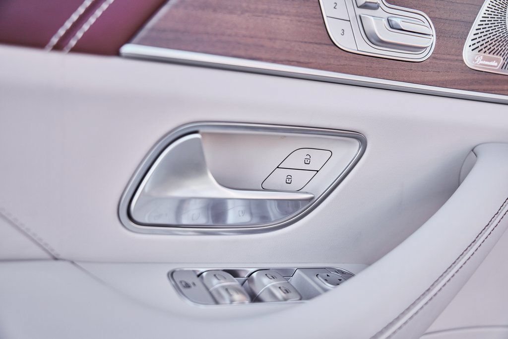 Used 2026 Mercedes-Benz Maybach GLS 600 4MATIC image 33