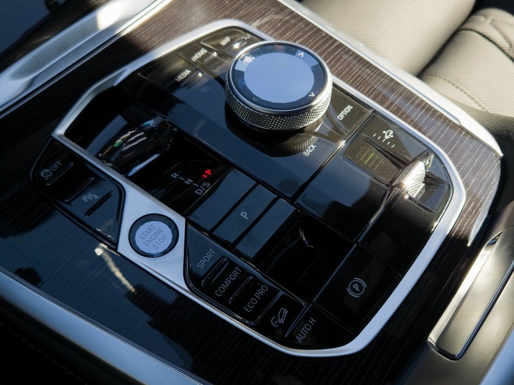 New 2026 BMW X7 M60i image 12