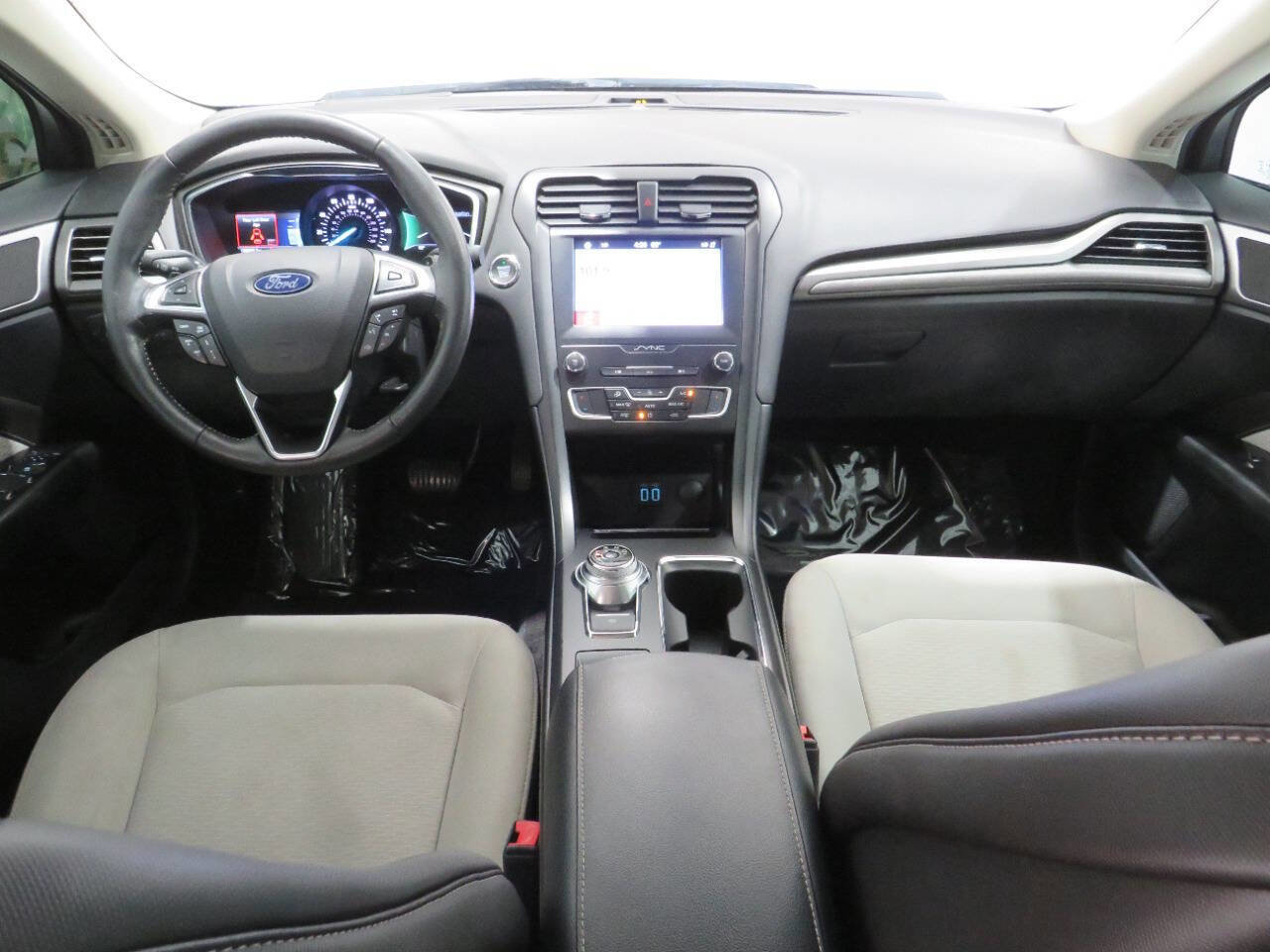 Used 2019 Ford Fusion SE w/ Equipment Group 151A FWD image 15
