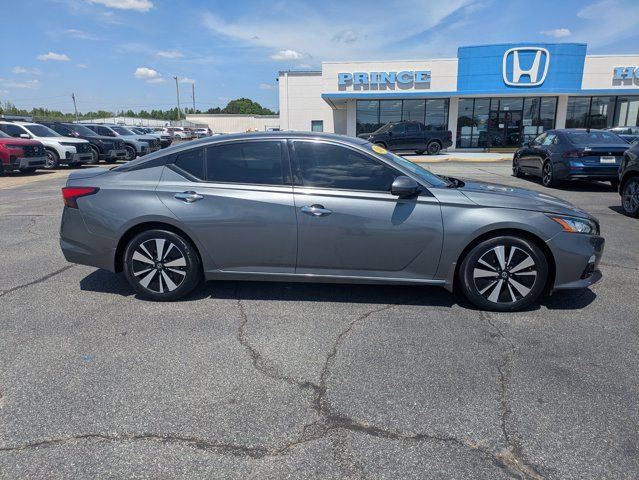 Used 2019 Nissan Altima 2.5 SV image 2