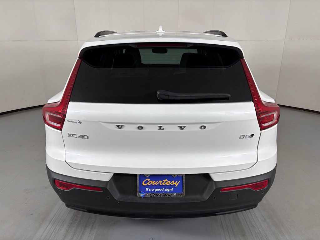Used 2026 Volvo XC40 B5 Plus AWD/4WD image 7