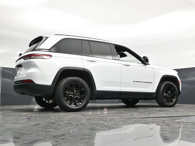 Used 2025 Jeep Grand Cherokee Altitude AWD/4WD image 52