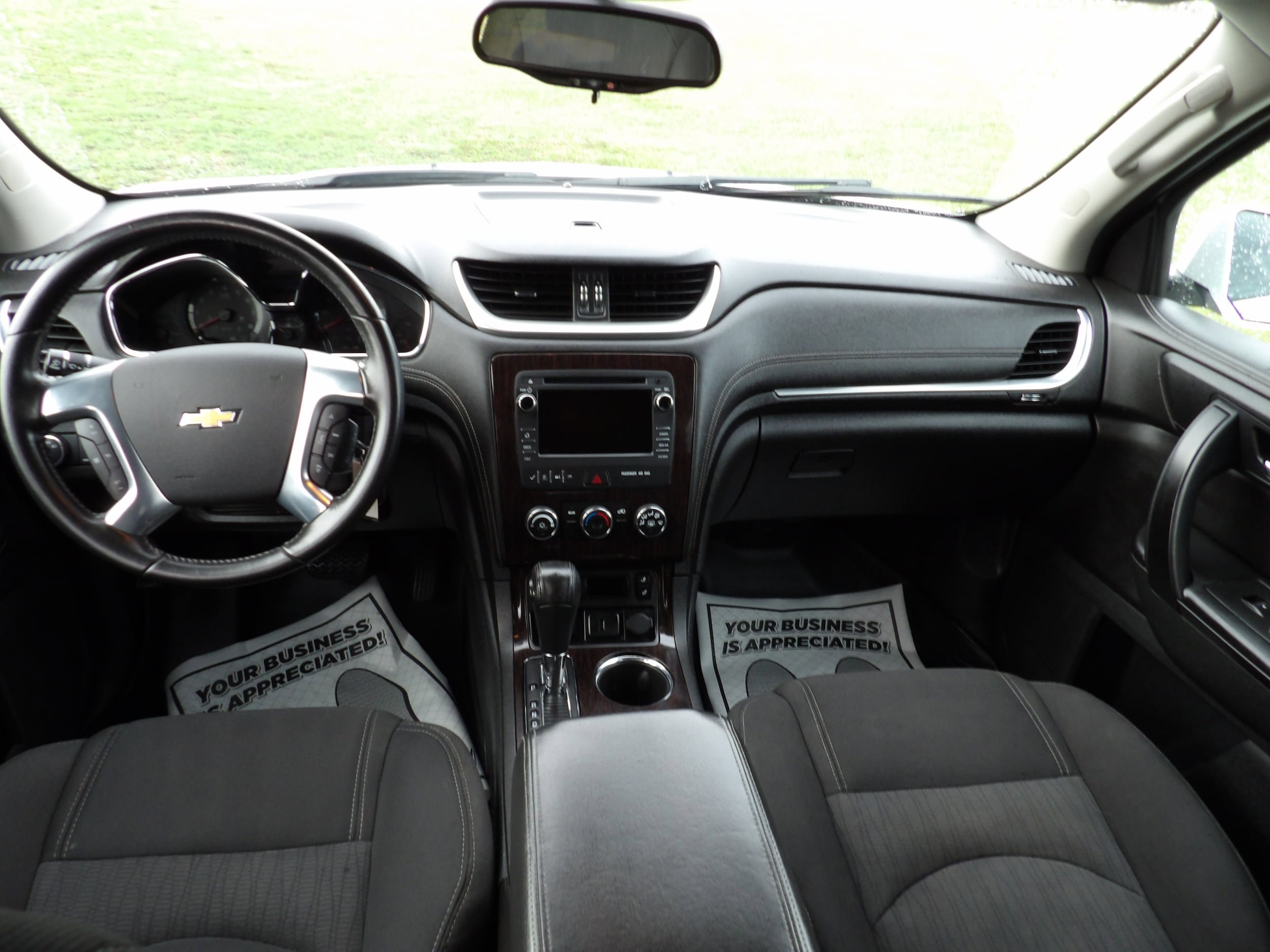 Used 2017 Chevrolet Traverse LT w/ Style and Technology Package image 12