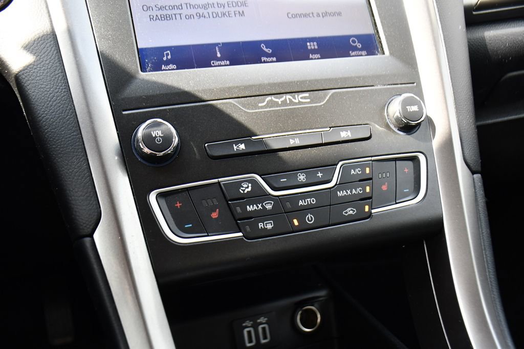 Used 2020 Ford Fusion SEL FWD image 29