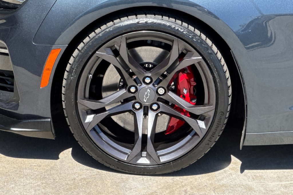 Used 2020 Chevrolet Camaro SS RWD image 31