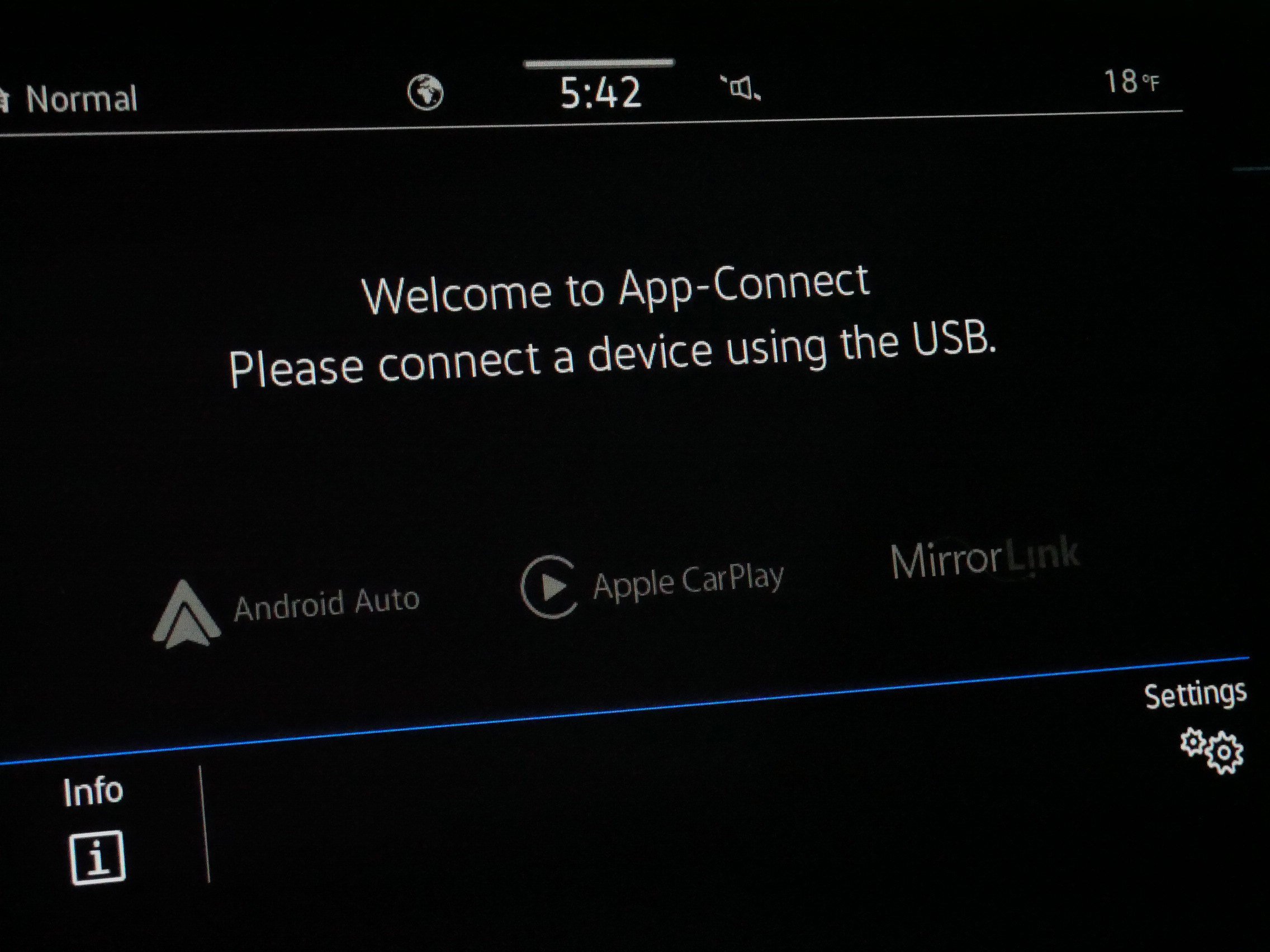 Certified 2022 Volkswagen Tiguan SEL R-Line image 32