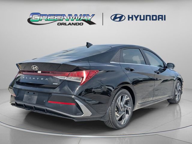 Used 2024 Hyundai Elantra Limited image 7
