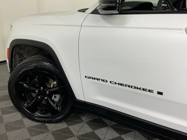 Used 2023 Jeep Grand Cherokee Altitude AWD/4WD image 39