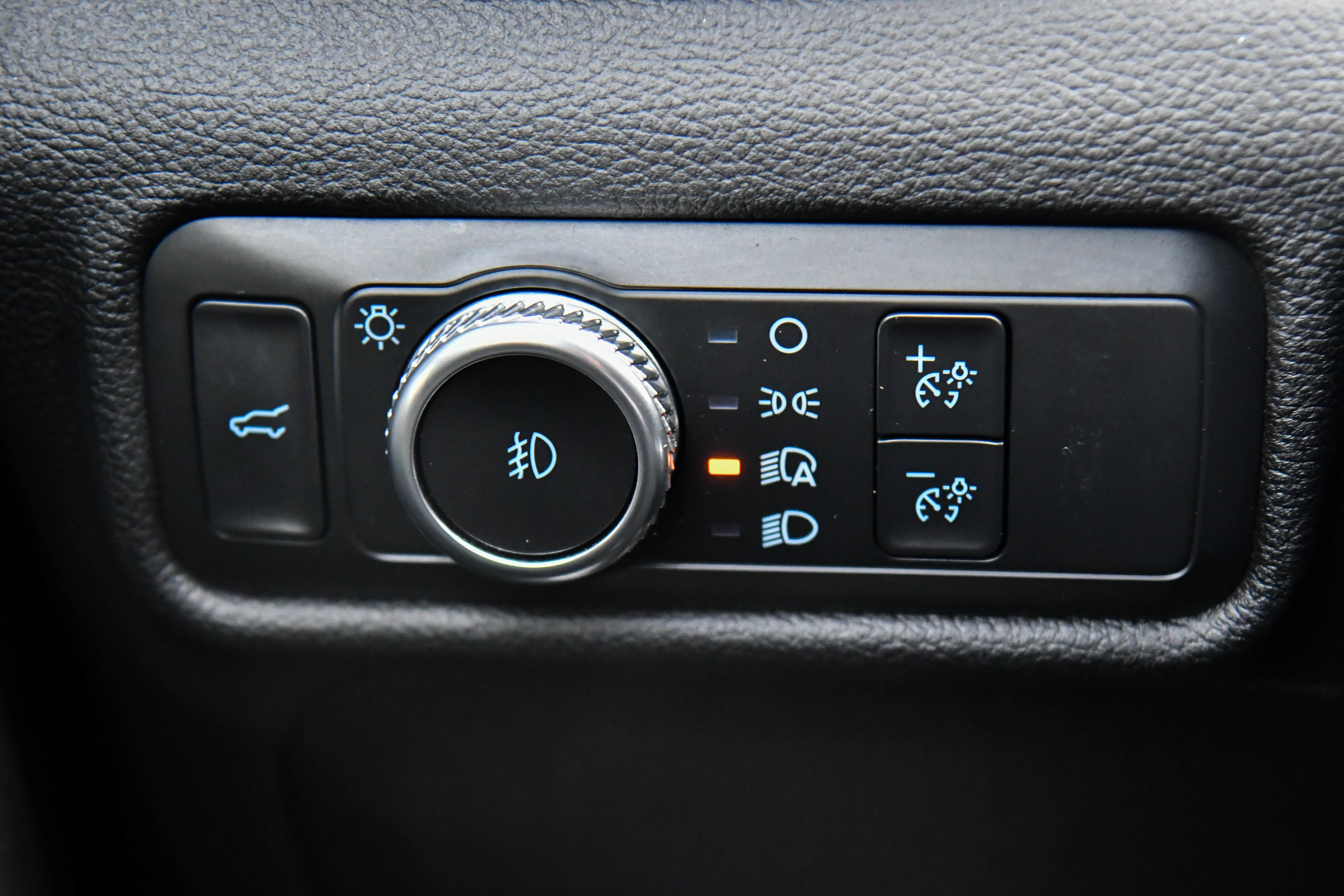 Used 2022 Ford Explorer XLT w/ Equipment Group 202A image 31