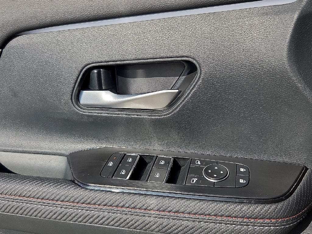 Used 2025 Nissan Kicks SR FWD image 15