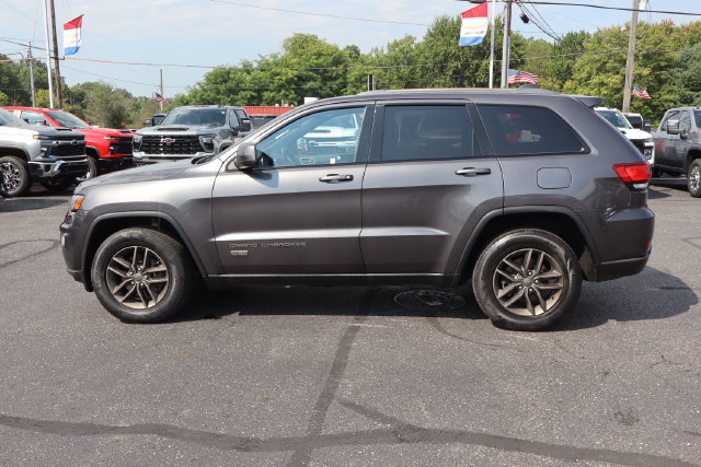 Used 2016 Jeep Grand Cherokee Laredo 75th Anniversary AWD/4WD image 33