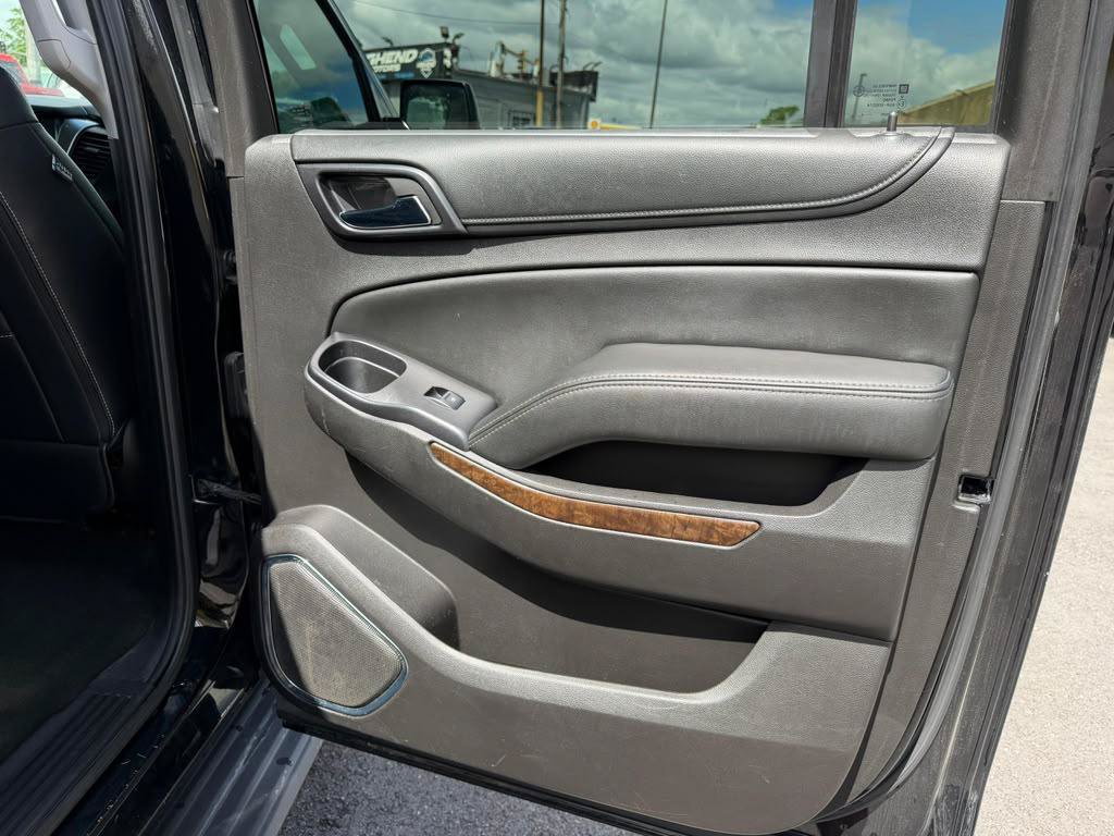 Used 2016 Chevrolet Suburban LS RWD image 30